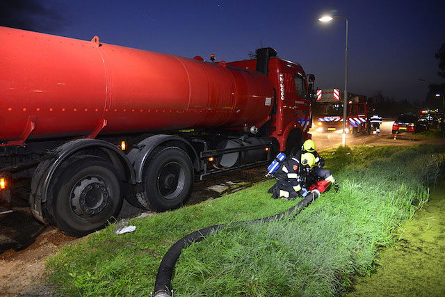 2017/172/20170828-05u57 GB 033 Zeer grote brand Raasdorperweg.jpg